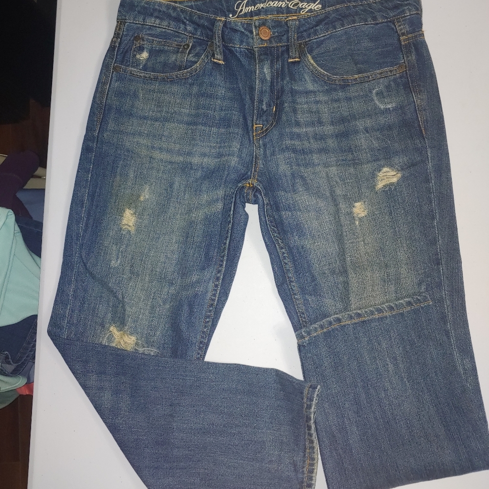 American Eagle women's distressed jeans